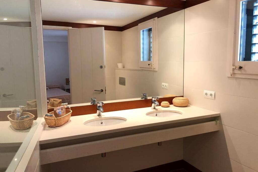 Roques - Casa En Primera Linea De Mar En Кадакес Екстериор снимка